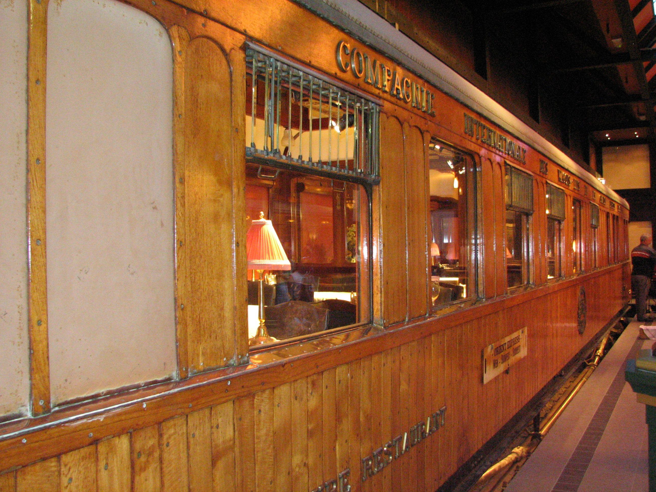 Extérieur d'une voiture en bois de l'Orient-Express

A wood carriage of the Orient-Express