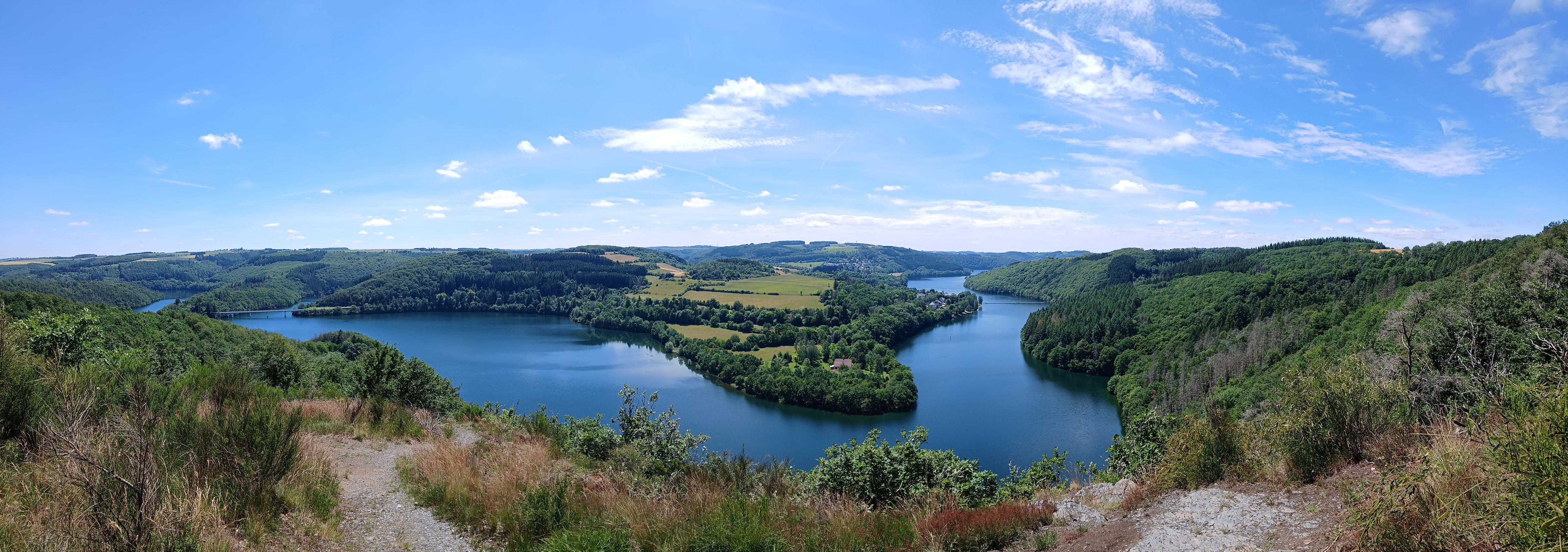 Panorama sur le lac depuis le point de vue de Runschelt