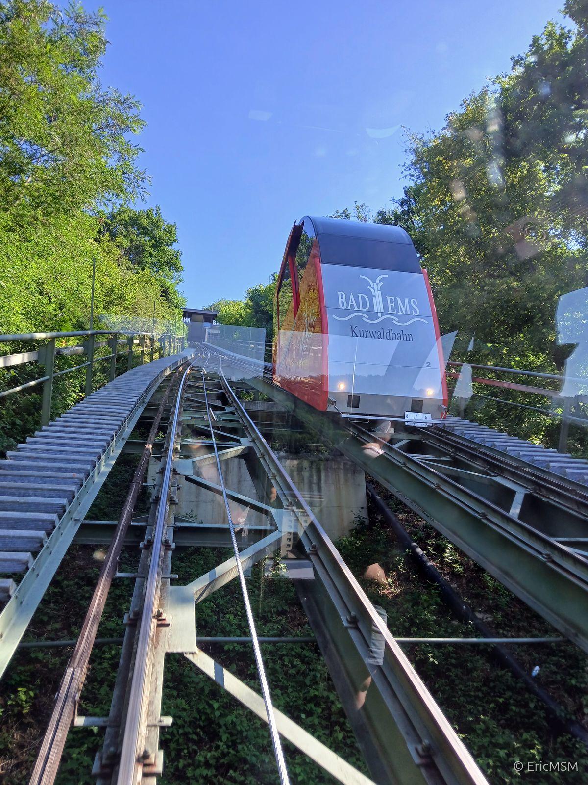 Croisement avec l'autre cabine du funiculaire