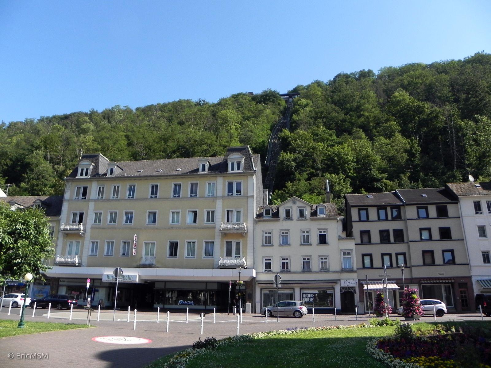 Le bâtiment qui cache la station basse du funiculaire de Bad-Ems