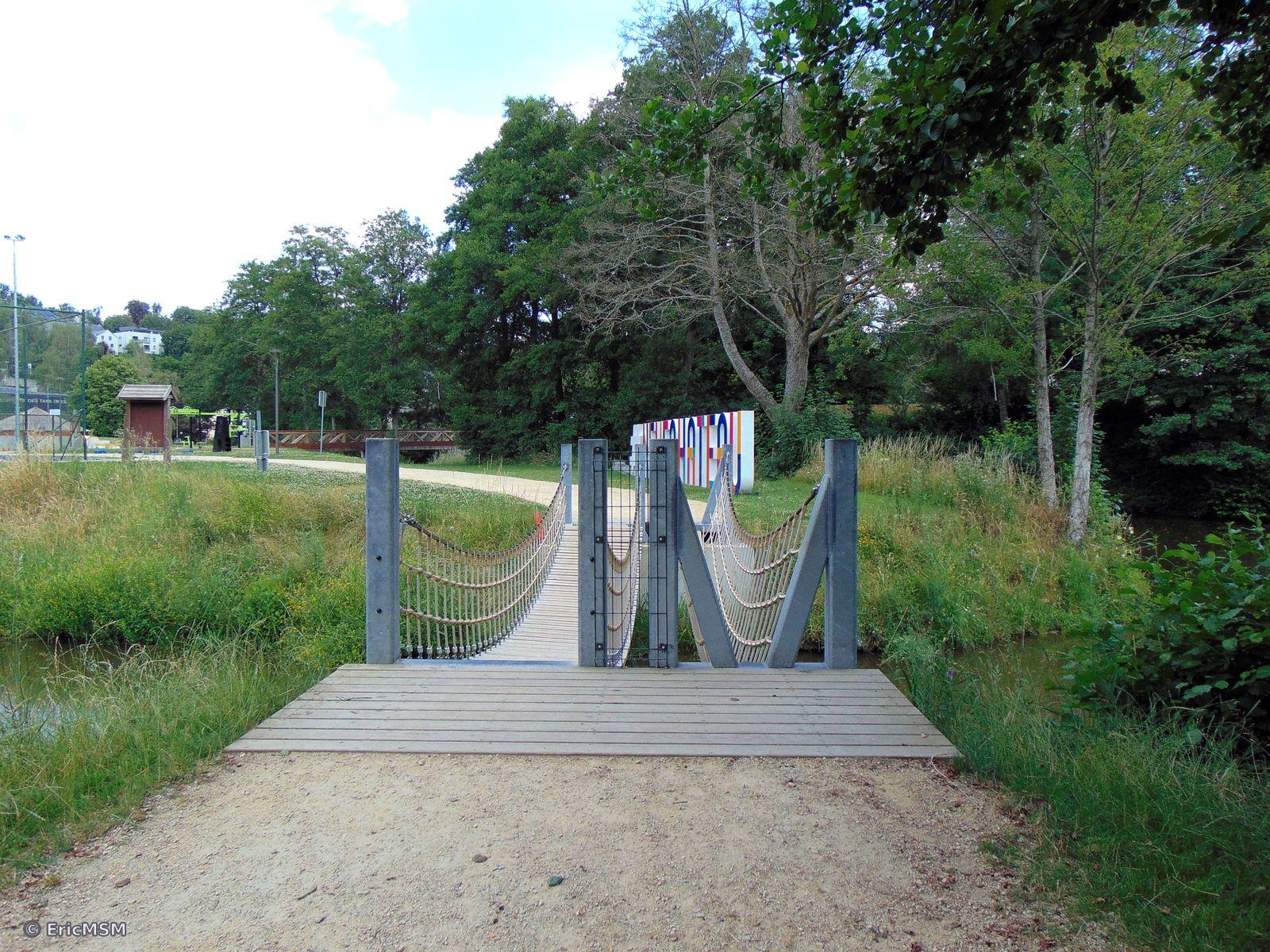 Deux ponts de sing, un large et un étroit.