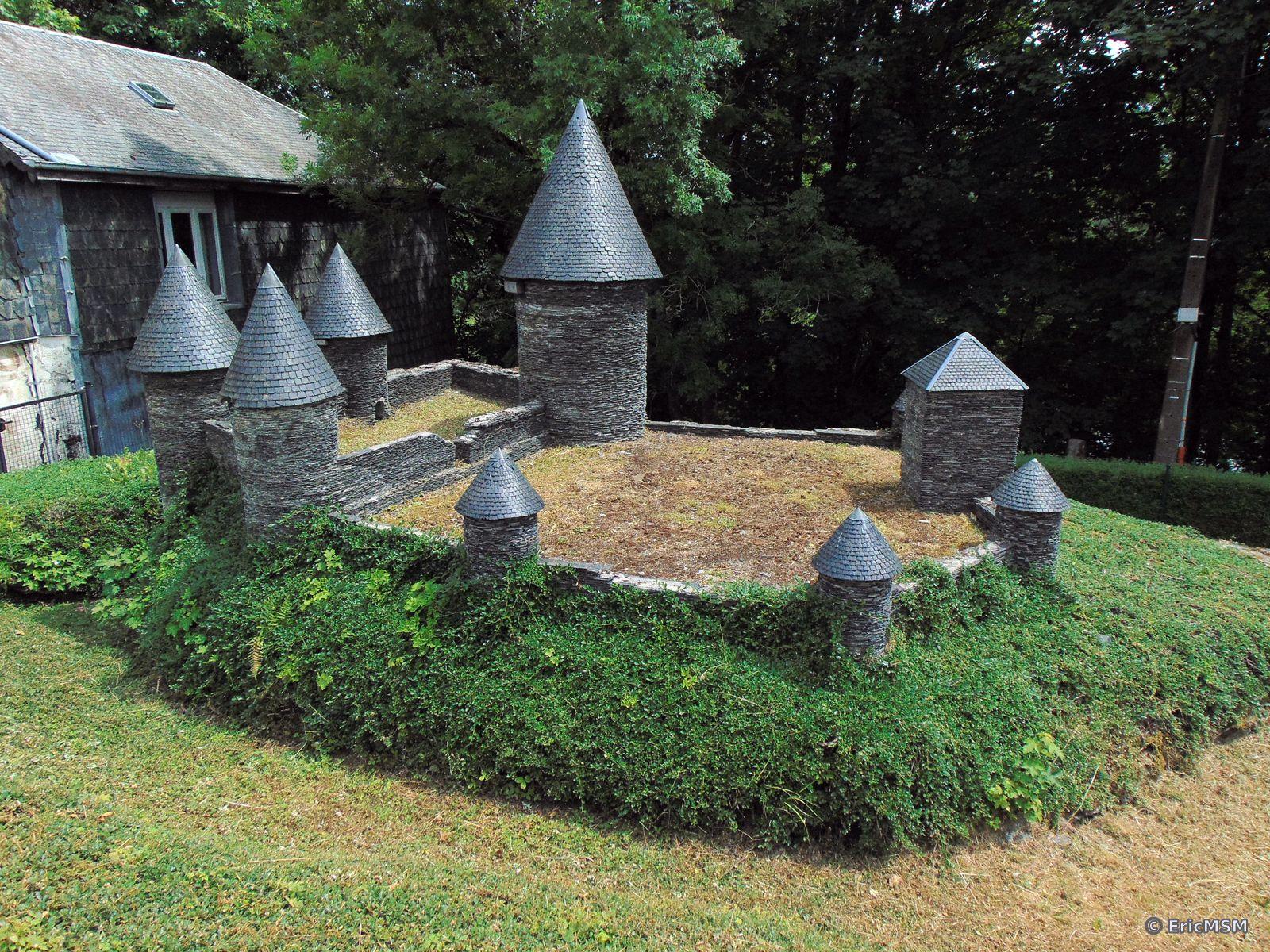 Maquette en pierres de l'ancien château