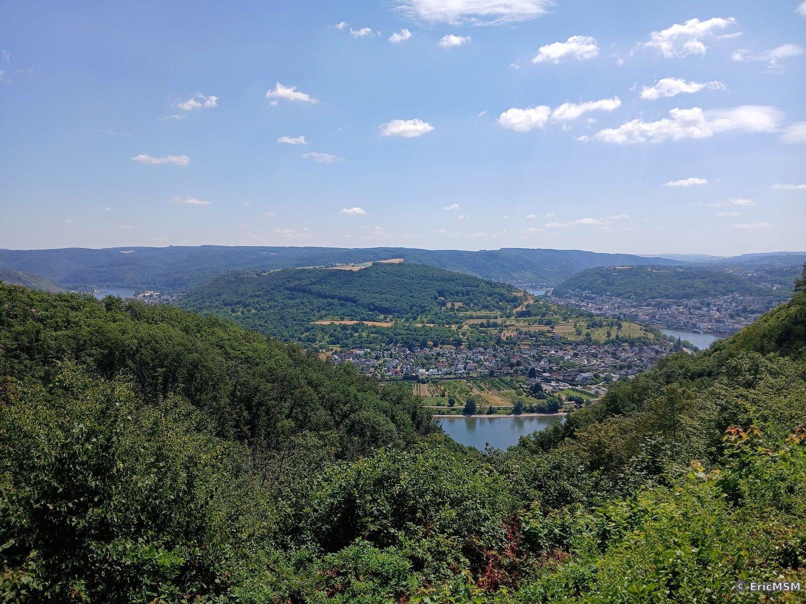 La vue depuis le point de vue du Vierseenblick