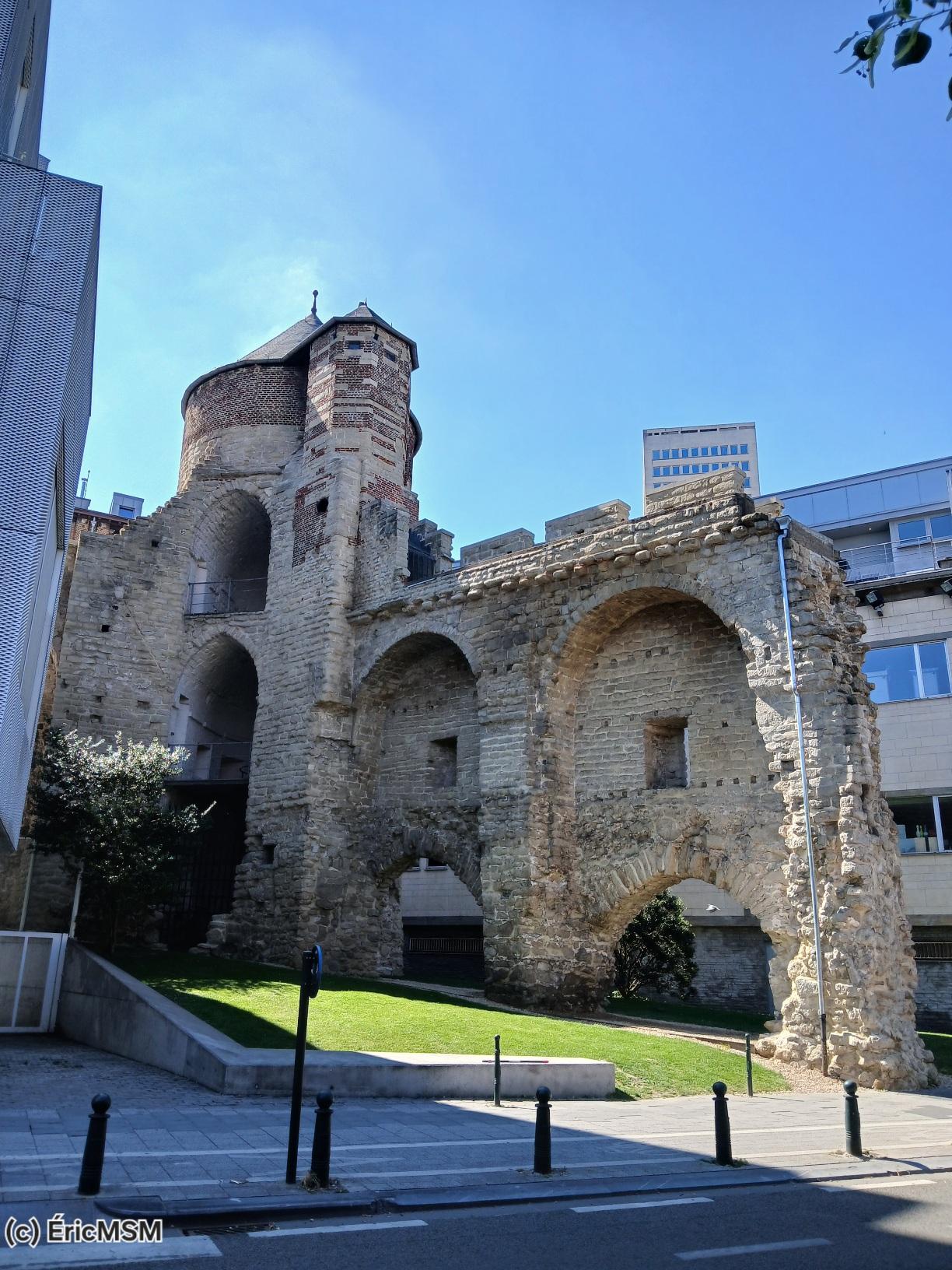 Un morceau sauvegardé des fortifications.

A preserved piece of the fortifications.