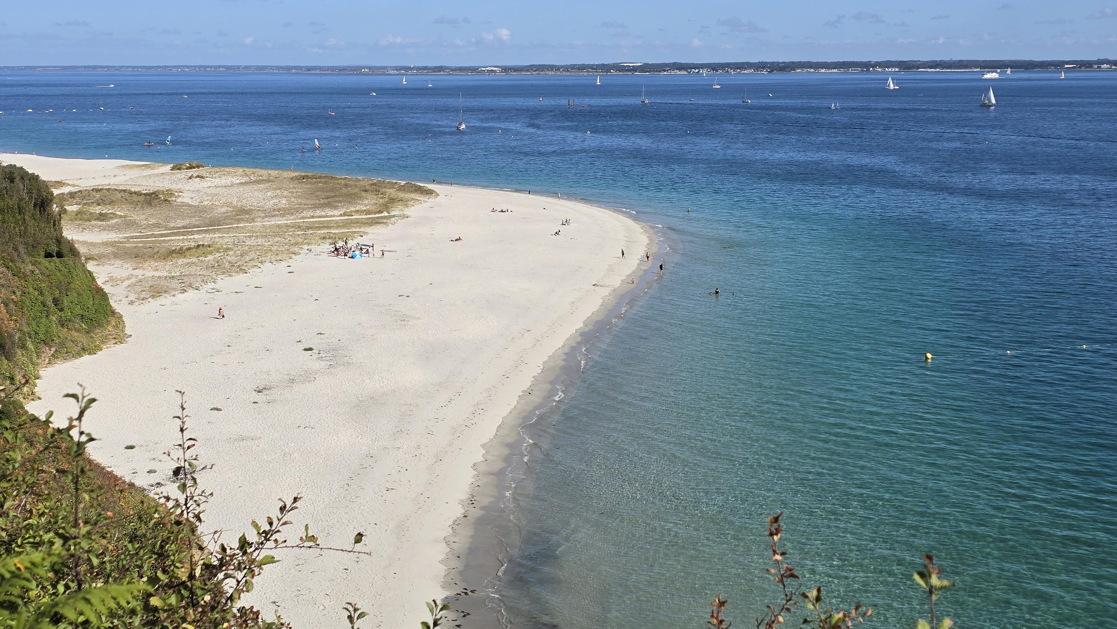 La plage de sable fin des Grands-Sables sur l'île de Groix.
